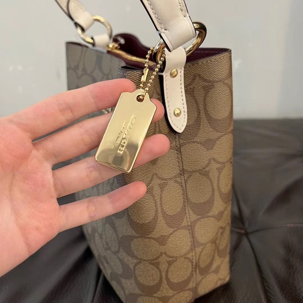 New! Coach Small Town Bucket Bag In Signature Canvas - Picture 4 of 16
